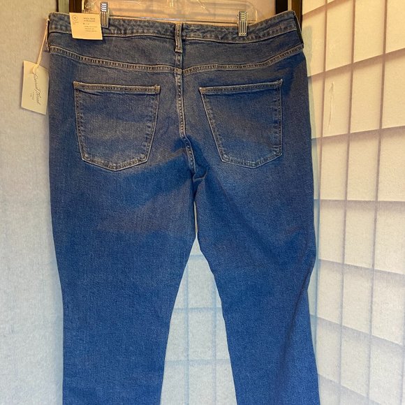Universal Thread High Rise Straight Fitted Denim Jeans Medium Wash Blue NWT - Picture 2 of 10